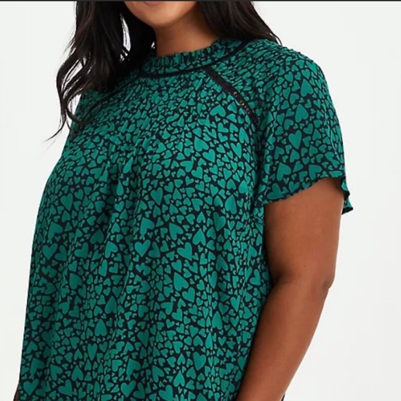 NWT Torrid short sleeve georgette green heart top - Picture 4 of 7